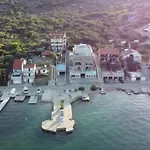 Stiz By The Sea With An Organized Apartment