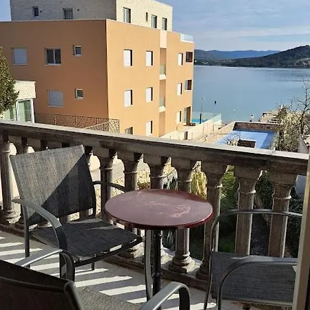 Apartman Stiz By The Sea With An Organized *