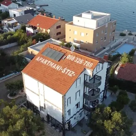 Stiz By The Sea With An Organized * ベティナ