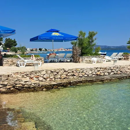 Stiz By The Sea With An Organized Apartman