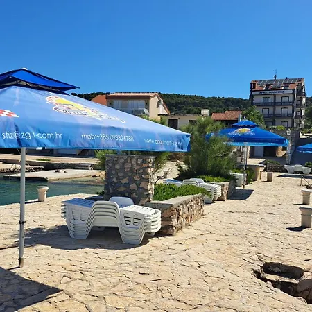 Stiz By The Sea With An Organized