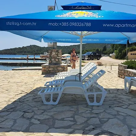 Stiz By The Sea With An Organized Apartment Betina (Sibenik-Knin)