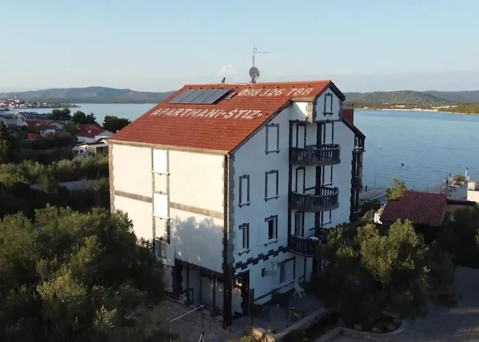 Stiz By The Sea With An Organized *