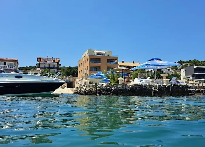 Stiz By The Sea With An Organized