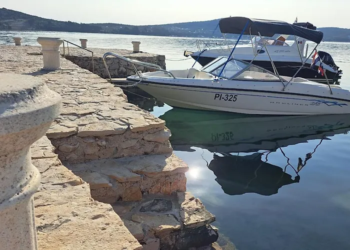 Stiz By The Sea With An Organized