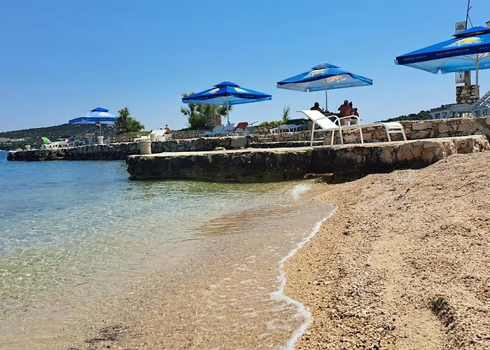 Stiz By The Sea With An Organized * Бетина